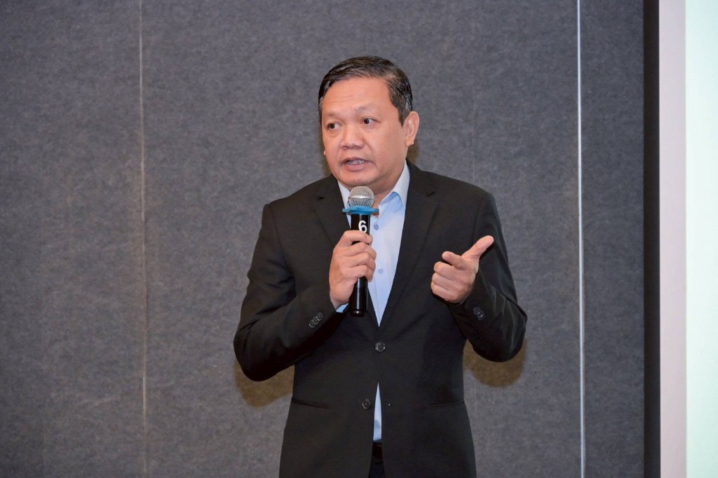 การบรรยายและแลกเปลี่ยนความคิดเห็นในการประชุม